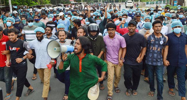 ৯ দফা বাস্তবায়নের দাবিতে রাজশাহীতে শিক্ষার্থীদের বিক্ষোভ