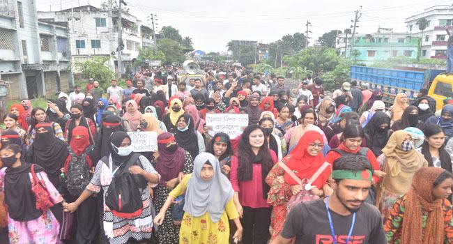 যশোরে বৈষম্যবিরোধী ছাত্র আন্দোলনের বিক্ষোভ মিছিল