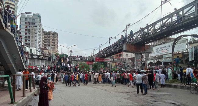 রাজধানীর বিভিন্ন স্থানে শিক্ষার্থীদের বিক্ষোভ
