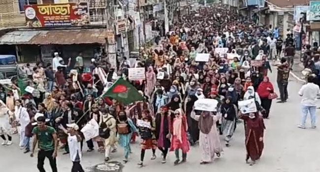 টাঙ্গাইলে বিক্ষোভ মিছিলে ছাত্র-জনতার ঢল
