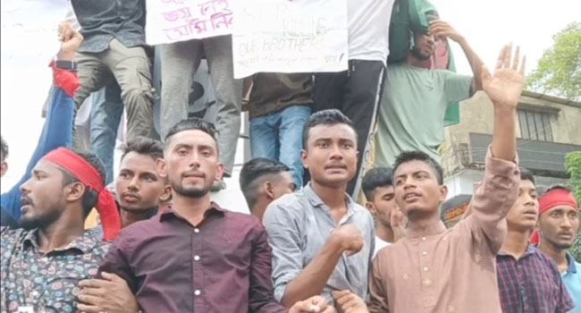 শিক্ষার্থীদের মিছিলে উত্তাল সুনামগঞ্জ