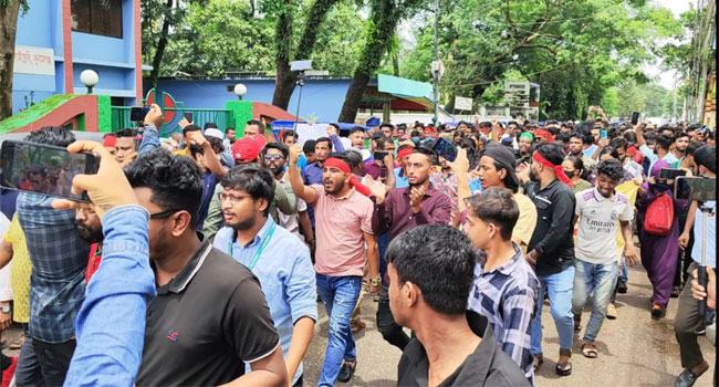 সুনামগঞ্জে সাধারণ শিক্ষার্থীদের মিছিল