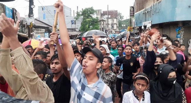 হিলিতে বৈষম্যবিরোধী শিক্ষার্থীদের বিক্ষোভ মিছিল ও সমাবেশে
