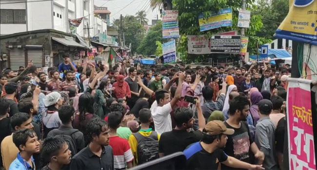 বগুড়ায় পুলিশের গুলিতে নিহত ৪, আহত ৫ শতাধিক