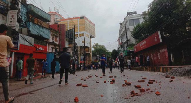 পুলিশ-আন্দোলনকারী সংঘর্ষে রণক্ষেত্র সিলেট
