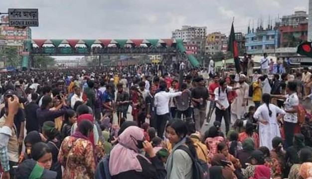 শনির আখড়ায় সড়ক অবরোধ