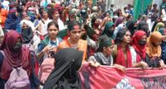 গাইবান্ধায় বিক্ষোভ মিছিল : ধাওয়া পাল্টা ধাওয়া, আহত ২ শতাধিক