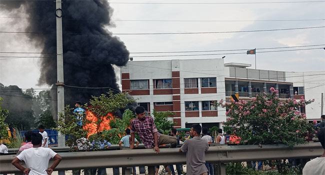 মির্জাপুরে ভাঙচুর, ৫ পুলিশসহ আহত অর্ধশতাধিক