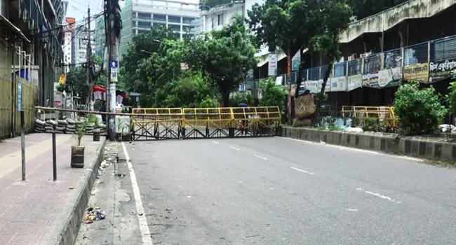 ঢাকার রাস্তা ফাঁকা, সেনাবাহিনীর টহল