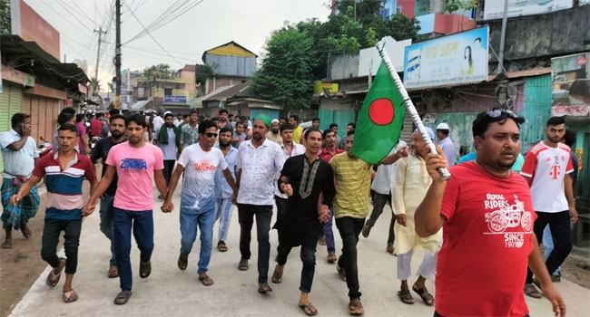 ভূরুঙ্গামারীতে বিভিন্ন শ্রেণিপেশার মানুষের বিজয়োল্লাস