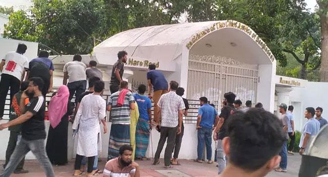 প্রধান বিচারপতির বাসভবনে হামলা