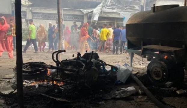 পুলিশ নেই ঢাকার ‘বেশিরভাগ’ থানায়, লুটপাট-অগ্নিসংযোগ