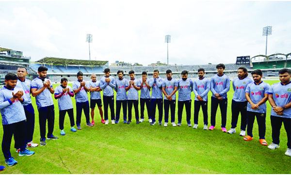 আগামীকাল পাকিস্তান যাচ্ছে ক্রিকেট দল