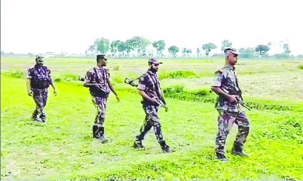 বেনাপোলসহ বিভিন্ন সীমান্তে আটক ৪