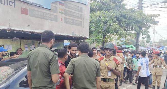 ২৭ লাখ টাকা ও ১ কেজি স্বর্ণালঙ্কারসহ প্রকৌশলী আটক