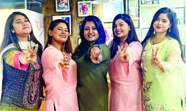 শোতে ফেরার অপেক্ষায় তারা