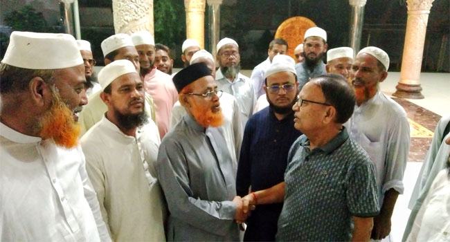 শিবচরে মন্দির পরিদর্শনে জামায়াতের নেতাকর্মীরা