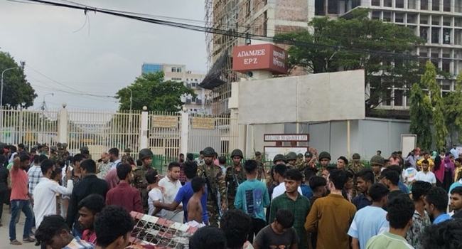 আদমজী ইপিজেডে চাকরি-প্রত্যাশীদের বিক্ষোভ