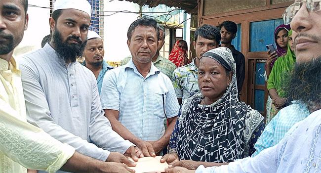মুন্সীগঞ্জে ছাত্র আন্দোলনে শহীদ ৩ পরিবারকে শিবিরের অর্থ সহায়তা