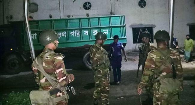 বকশীগঞ্জে জুট মিলের ৩টি ট্রাকসহ মূল্যবান যন্ত্রাংশ জব্দ