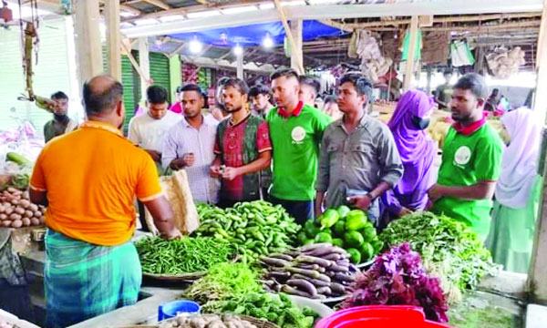 লালমনিরহাটে বাজার নিয়ন্ত্রণে শিক্ষার্থীদের মনিটরিং