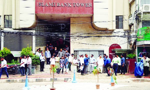 ইসলামী ব্যাংকের ৭ কর্মকর্তা গুলিবিদ্ধ