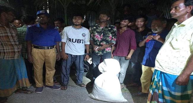 ভূরুঙ্গামারীতে গাঁজা উদ্ধার করেছে শিক্ষার্থীরা