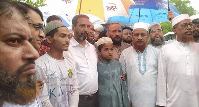 শহীদ ইশমামের কবর জিয়ারত করলেন চট্টগ্রাম জেলা প্রশাসক