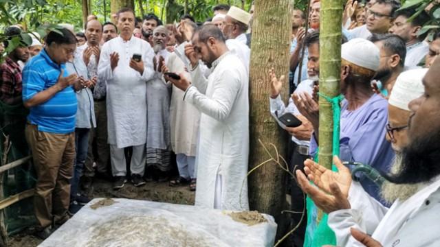 দুমকিতে ছাত্র আন্দোলনে নিহতদের কবর জিয়ারত করেছেন বিএনপির নেতৃবৃন্দ