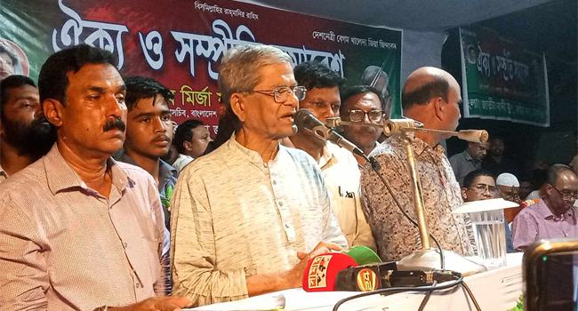 ওবায়দুল কাদেরকে ঠাকুরগাঁওয়ে আমন্ত্রণ জানালেন মির্জা ফখরুল
