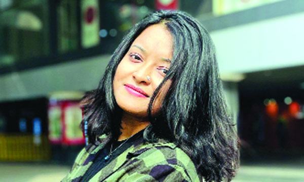 সিঙ্গাপুর থেকে ফিরে এসে আয়েশা মৌসুমী