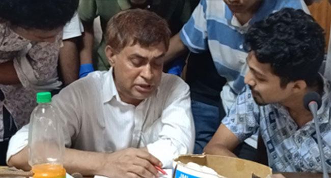 ঢাকা মেডিকেলে বৈষম্যবিরোধী ছাত্রদের অভিযান, মদ ও অবৈধ মালামাল উদ্ধার