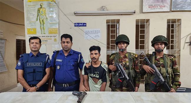 নোয়াখালীতে পুলিশের লুট হওয়া পিস্তল উদ্ধার, গ্রেফতার ১