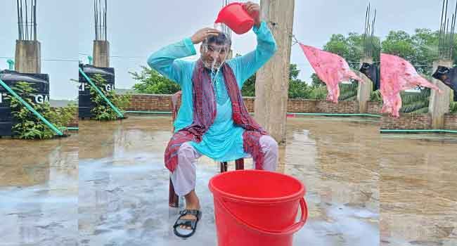 দুধ দিয়ে গোসল করে দল ছাড়লেন আ’লীগ নেতা