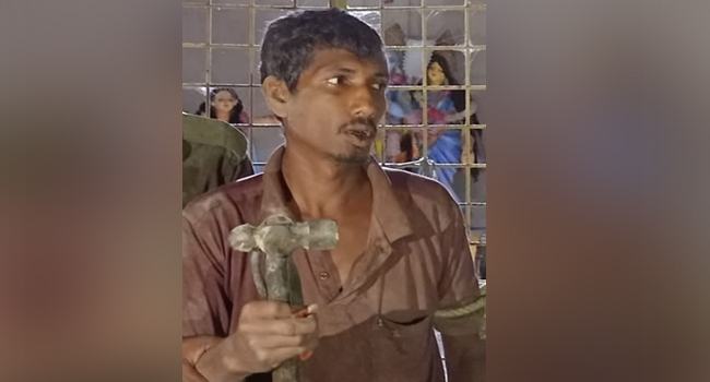 পূর্বধলায় মন্দিরে আগুন দিতে গিয়ে হিন্দু যুবক আটক