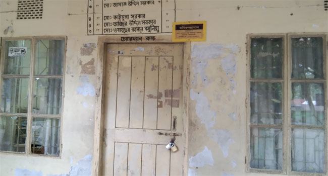 সৈয়দপুরে দুর্নীতির কারণে ইউপি চেয়ারম্যানের অফিসে ছাত্র-জনতার তালা