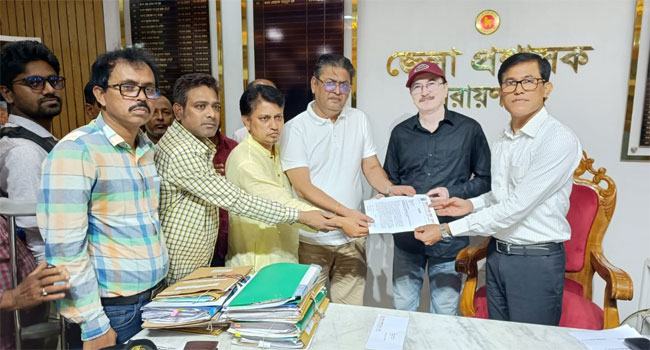 নারায়ণগঞ্জে সাংবাদিকের বিরুদ্ধে হত্যা মামলা : প্রধান উপদেষ্টা কাছে স্মারকলিপি