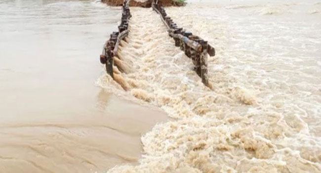 ৪ নদীর পানি বিপৎসীমার ওপরে