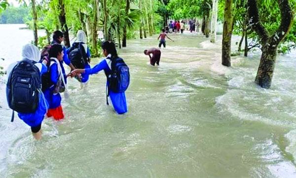 টানাবর্ষণে তলিয়ে গেছে ৭ জেলার বিস্তীর্ণ অঞ্চল