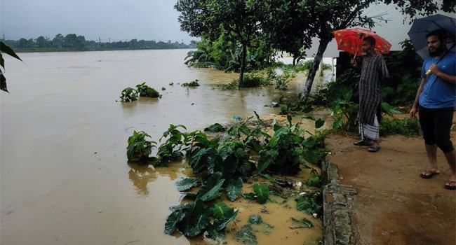 উজানের ঢলে বিপৎসীমা অতিক্রম গোমতীর পানি