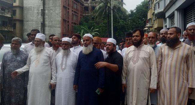 শহীদদের বাড়িতে জামায়াতের কেন্দ্রীয় নেতৃবৃন্দ, অর্থ সহায়তা প্রদান