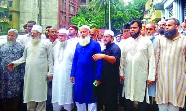 সাভারে শহীদদের কবর জিয়ারত ও আর্থিক সহযোগিতা