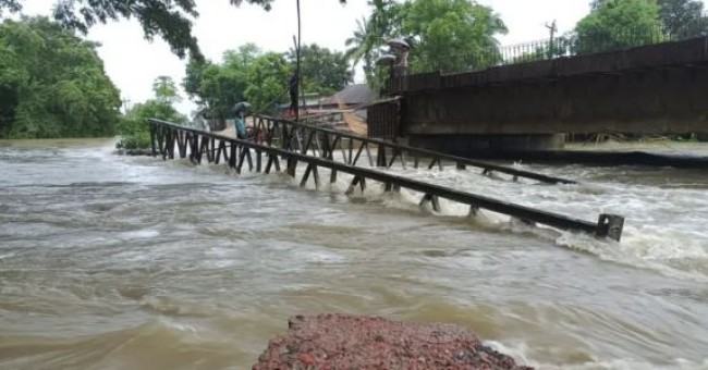 আখাউড়ার হাওড়া নদীর বাঁধ ভেঙে গেছে
