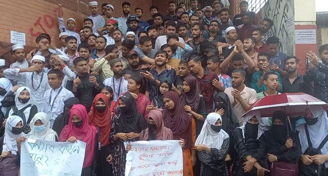 ভারতের বাঁধ খুলে বাংলাদেশে আকস্মিক বন্যা, প্রতিবাদে ভোলায় বিক্ষোভ
