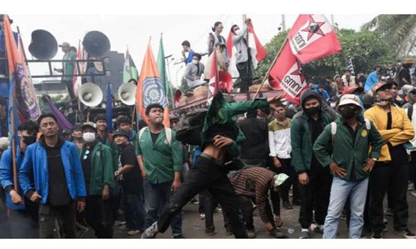 ইন্দোনেশিয়ায় নির্বাচনী আইনের পরিবর্তনে ব্যাপক বিক্ষোভ
