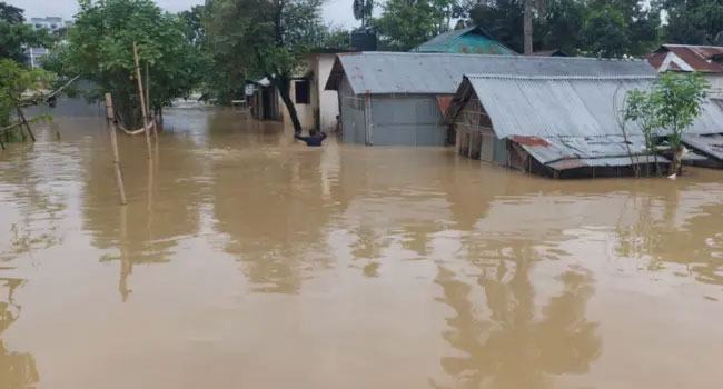 বৃষ্টি কমেছে, বন্যার পানি কমবে সন্ধ্যা থেকে