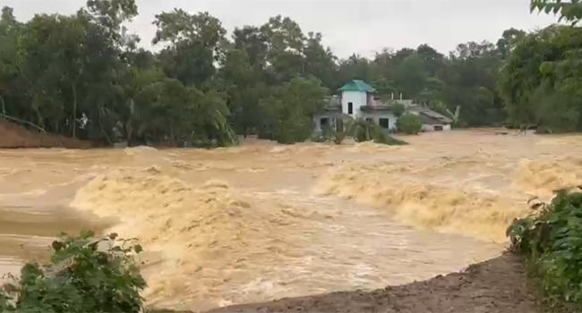 ভেঙে গেছে কুমিল্লার গোমতী প্রতিরক্ষা বাঁধ