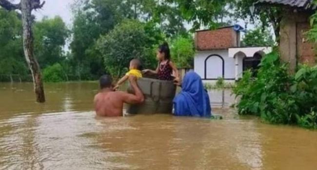 ফেনীর ৬ উপজেলায় পানিবন্দী লাখো মানুষ, তীব্র সঙ্কট বিশুদ্ধ পানির