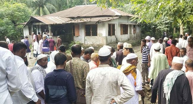 আল্লামা সাঈদীর কবর জেয়ারত ও গ্রামের বাড়ি দেখতে হাজরো মানুষের ভীড়