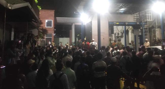 সাড়ে ১০ ঘণ্টা পর মুক্ত সচিবালয়ের কর্মকর্তা-কর্মচারীরা